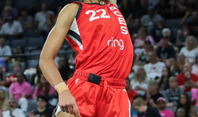 kaiyun-阿贾-威尔逊砍个人生涯第36次30+ WNBA历史第二&amp;仅次于陶乐西