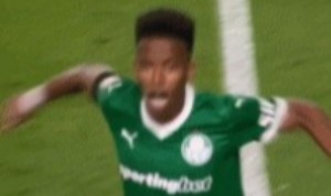 疯狂庆祝破“新主”球门埃斯特旺攻破切尔西后激动跳起+呐喊